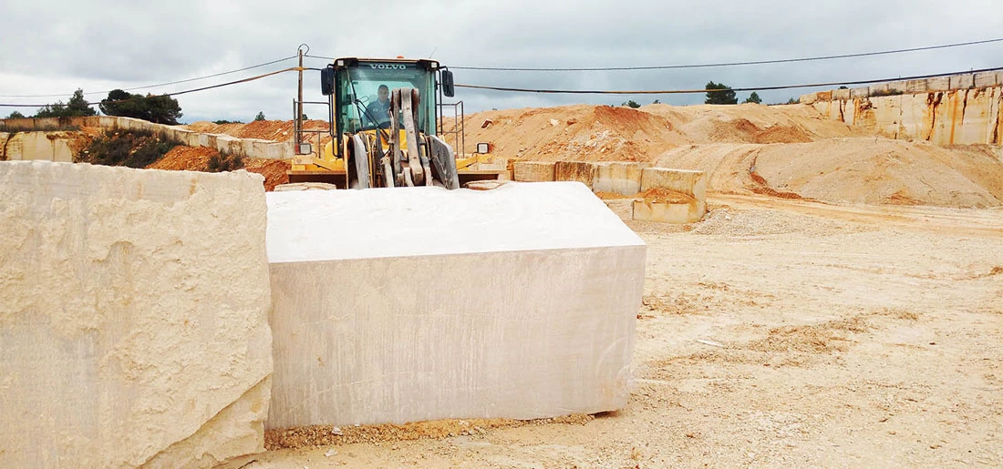 Moca Cream blocks in portuguese quarry